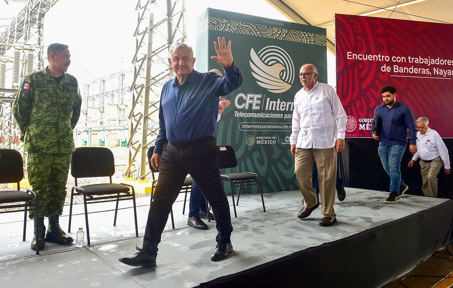 AMLO CFE