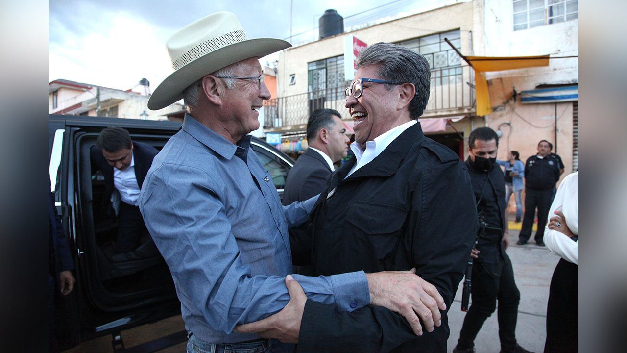 Monreal y Ken Salazar